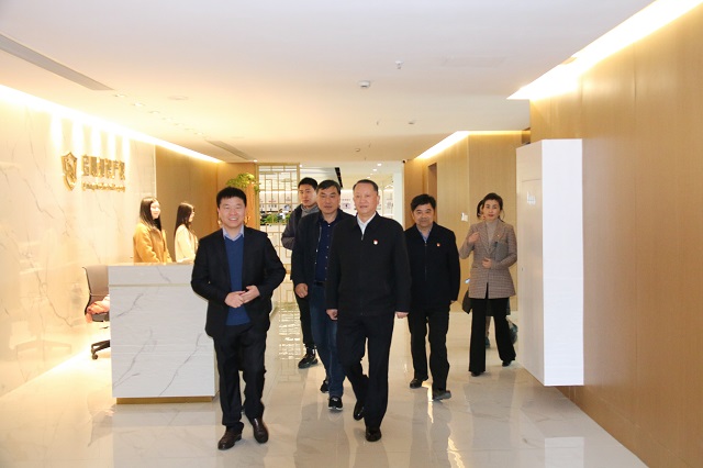 嘉興市常務副市長、經濟技術開發(fā)區(qū)黨工委書記陳利眾蒞臨公司指導工作