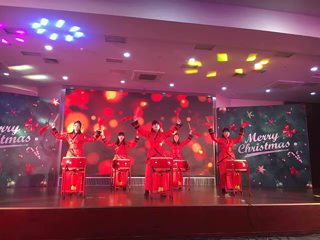 智慧園舉辦圣誕晚會(huì)，我司表演開場(chǎng)舞蹈