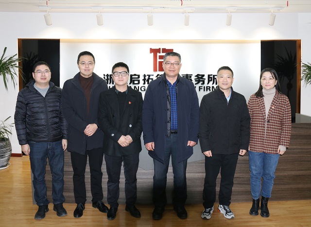 嘉興市司法局副局長、市律師行業(yè)黨委書記陳建新一行蒞臨我所調研指導工作